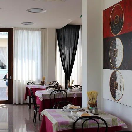 فندق Splendid 2*